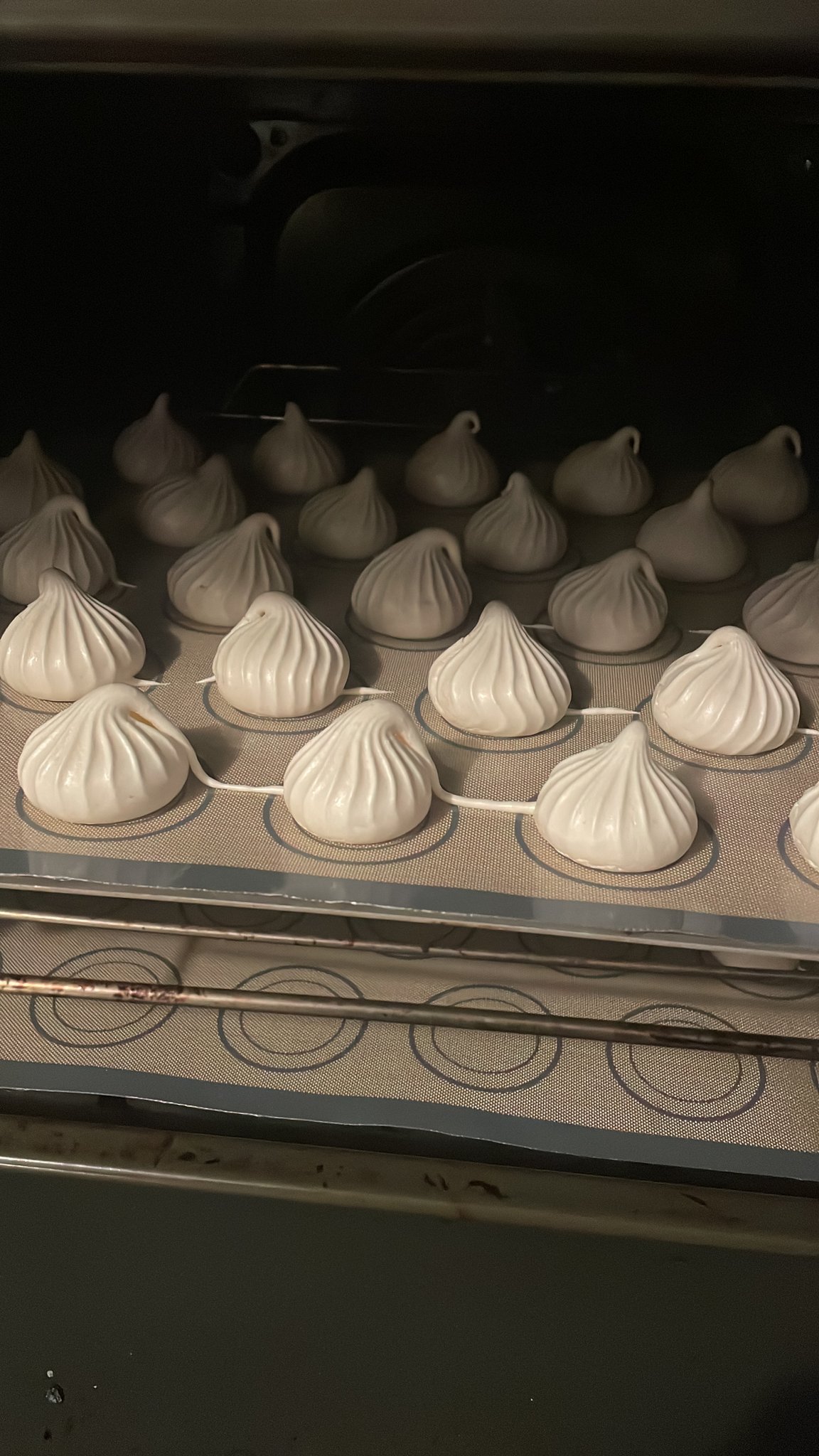 Meringues artisanales faites main, Ethan Pâtisserie